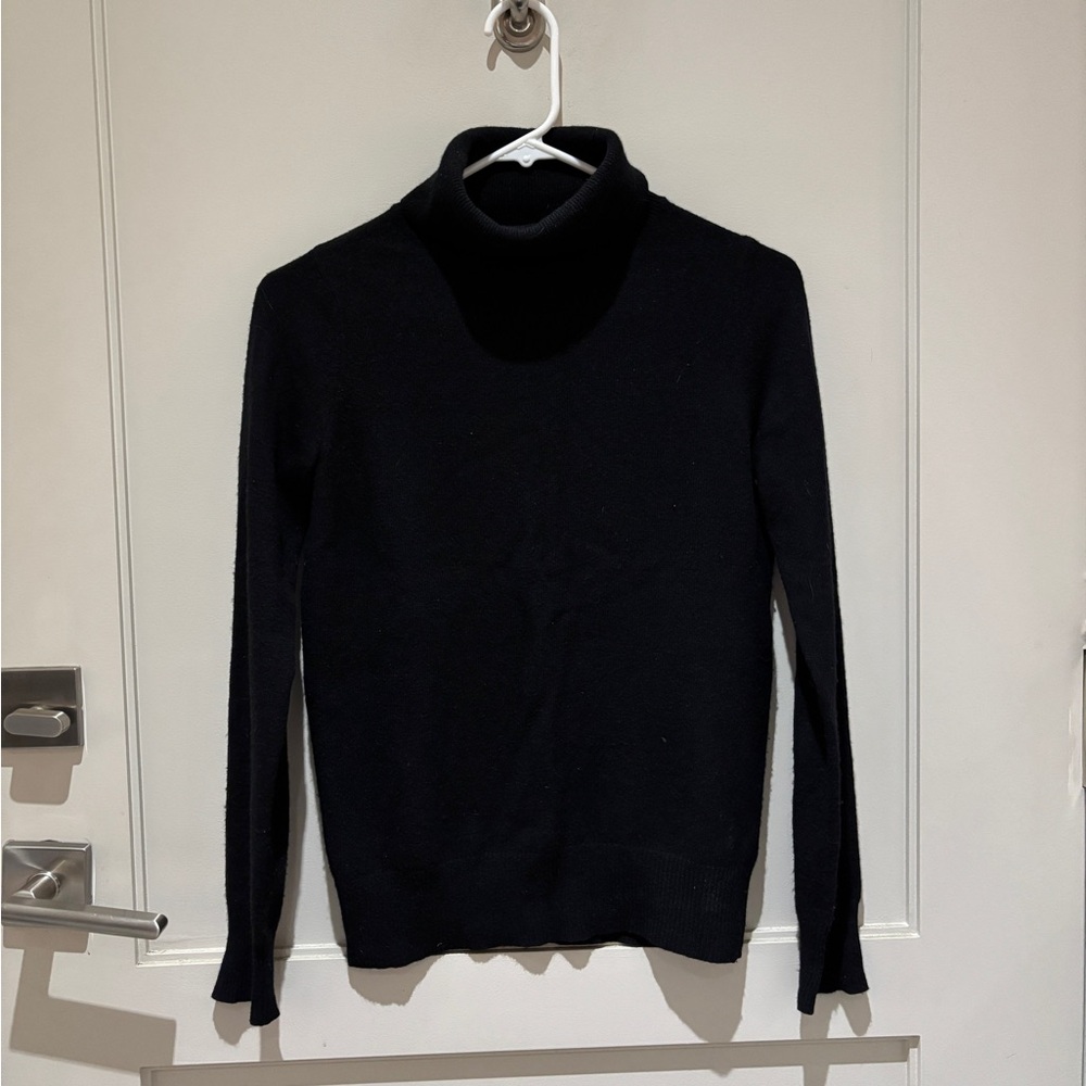 Women's Neiman Marcus Black Cashmere Turtleneck Sweater